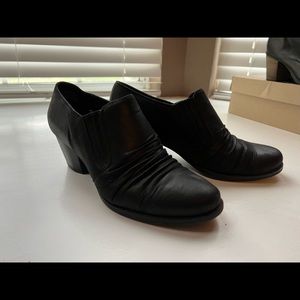 Baretraps Reagen Ankle Booties, Size 8, Black